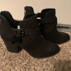 Black heeled boots